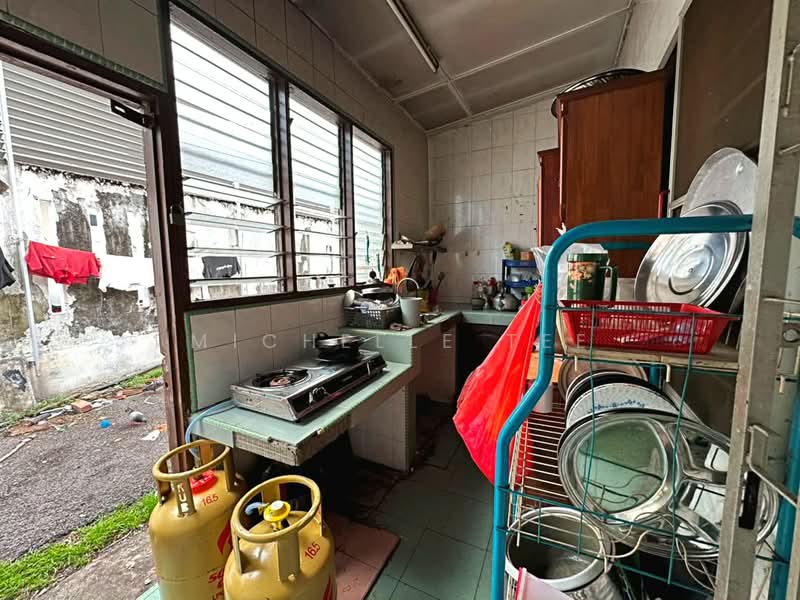 1-storey Terraced House for Sale in Taman Radzi (Klang) - Michelle Tee - Kitchen - PropertyGuru.com.my
