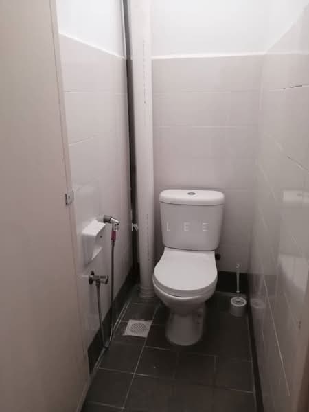 Shop / Office for Rent in Bay Avenue (Bayan Lepas) - Ben Lee - Bathroom - PropertyGuru.com.my