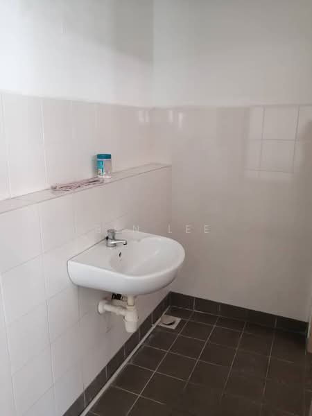 Shop / Office for Rent in Bay Avenue (Bayan Lepas) - Ben Lee - Bathroom - PropertyGuru.com.my
