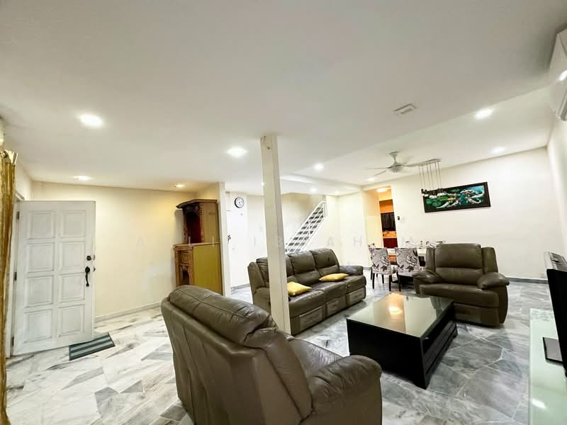 2-storey Terraced House for Sale in Taman Bukit Permai (Ampang) - Azli Ibrahim - Living Room - PropertyGuru.com.my