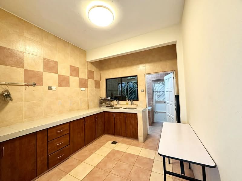 2-storey Terraced House for Sale in Taman Bukit Permai (Ampang) - Azli Ibrahim - Kitchen - PropertyGuru.com.my