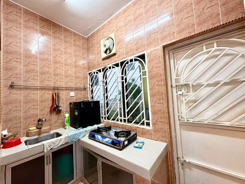 2-storey Terraced House for Sale in Taman Bukit Permai (Ampang) - Azli Ibrahim - Kitchen - PropertyGuru.com.my