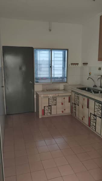 Apartment for Sale at Pangsapuri Bayu Suria (Summerfields Apartments) - Kew . - PropertyGuru.com.my