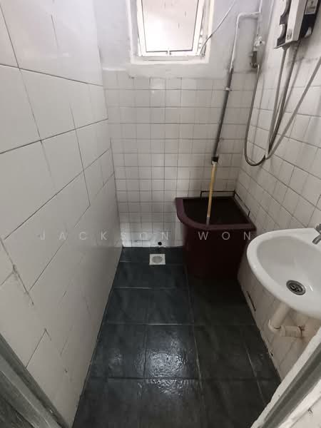 Rumah Flat untuk Disewa di Taman Sungai Besi - Jackson Wong - Bathroom - PropertyGuru.com.my