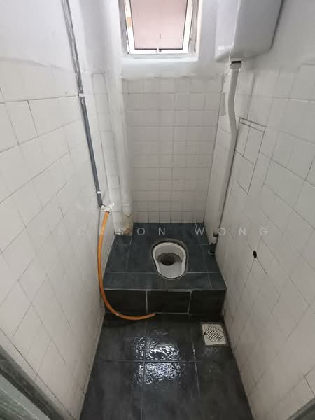 Rumah Flat untuk Disewa di Taman Sungai Besi - Jackson Wong - Bathroom - PropertyGuru.com.my