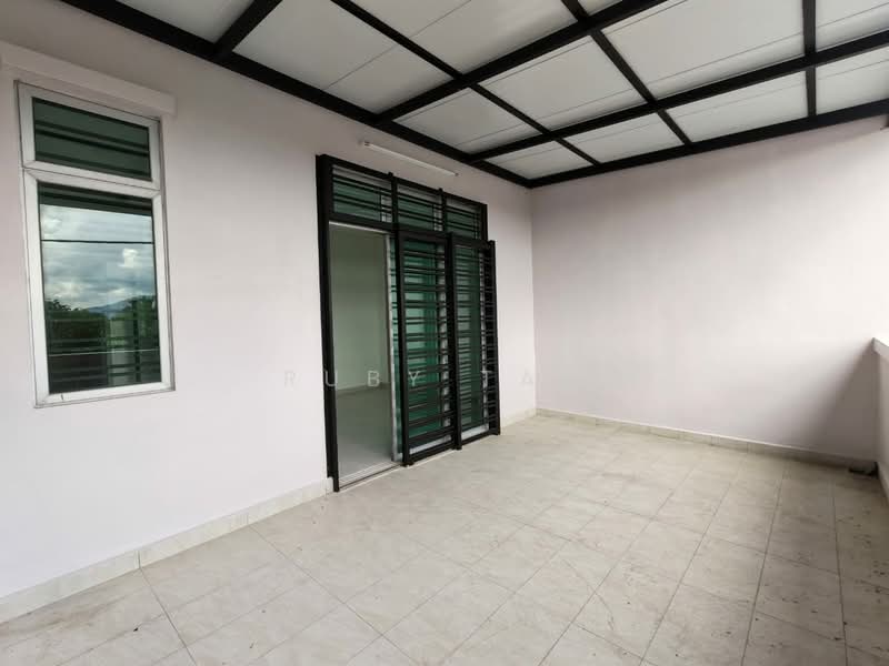 2.5-storey Terraced House for Rent in Taman Pulai Mutiara (Iskandar Puteri (Nusajaya)) - Ruby Tan - Balcony - PropertyGuru.com.my