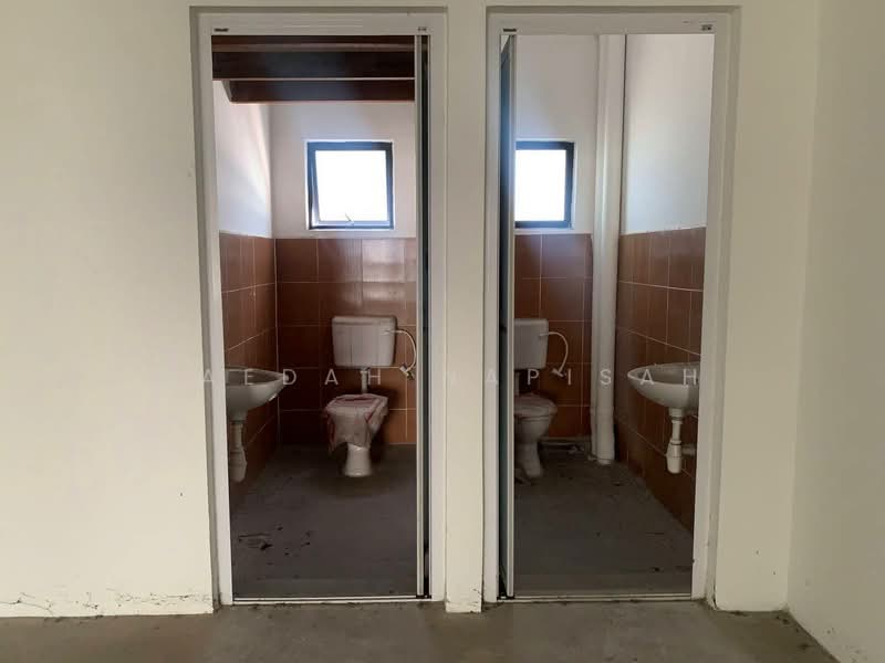 Kedai untuk Disewa di Parit Raja (Johor) - Saedah Napisah - Bathroom - PropertyGuru.com.my