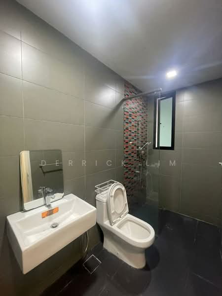 Servis Apartment untuk Dijual di The Leafz @ Dedaun - Derrick Lim - Bathroom - PropertyGuru.com.my