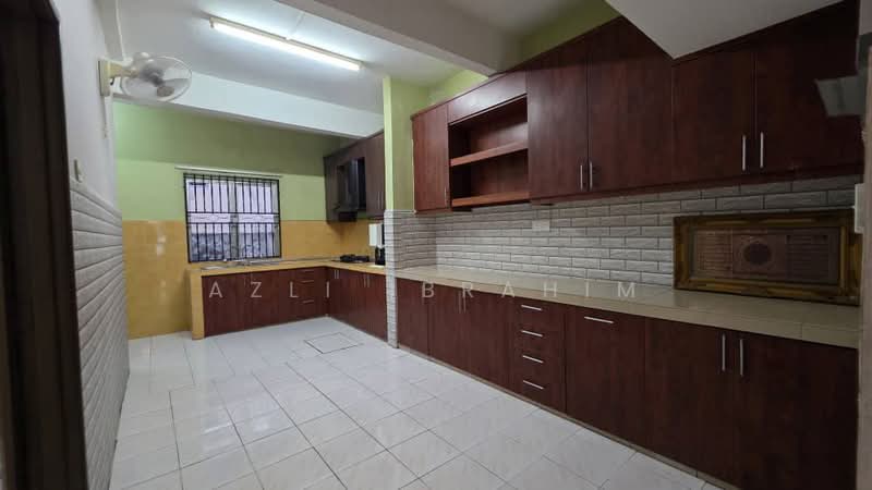 2-storey Terraced House for Sale in Bandar Mahkota Cheras (Cheras) - Azli Ibrahim - Kitchen - PropertyGuru.com.my