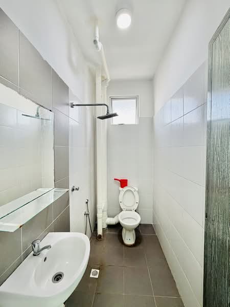 Pangsapuri untuk Dijual di The Rise Collection 2 - KV LOO - Bathroom - PropertyGuru.com.my
