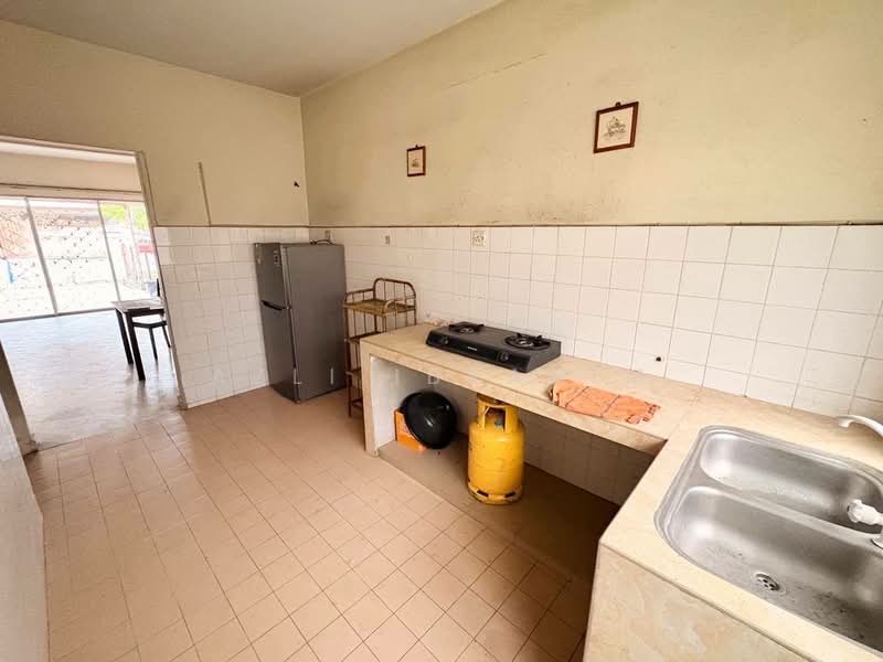 2-storey Terraced House for Sale in Taman TTDI Jaya (Shah Alam) - Azli Ibrahim - Kitchen - PropertyGuru.com.my