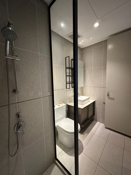 Servis Apartment untuk Disewa di Millerz Square Serviced Residence - Charlotte Tee - Bathroom - PropertyGuru.com.my