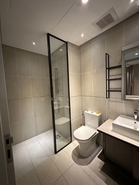 Servis Apartment untuk Disewa di Millerz Square Serviced Residence - Charlotte Tee - Bathroom - PropertyGuru.com.my