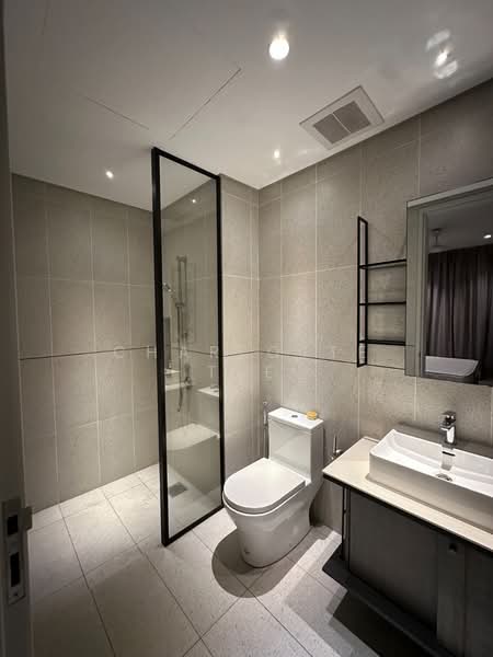 Servis Apartment untuk Disewa di Millerz Square Serviced Residence - Charlotte Tee - Bathroom - PropertyGuru.com.my