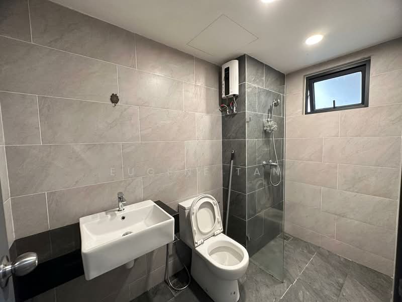 Servis Apartment untuk Disewa di Emporis - Eugene Tan - Bathroom - PropertyGuru.com.my
