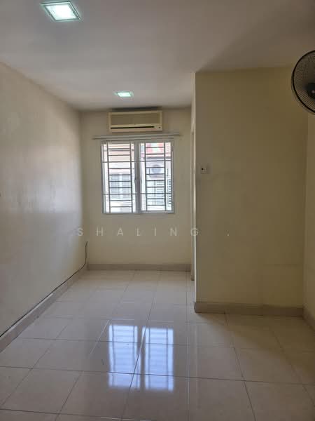2.5-storey Terraced House for Sale in Taman Bukit Serdang (Seri Kembangan) - Shaling . - PropertyGuru.com.my