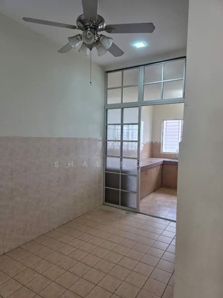 Rumah Teres 2.5-Tingkat untuk Dijual di Taman Bukit Serdang (Seri Kembangan) - Shaling . - Kitchen - PropertyGuru.com.my