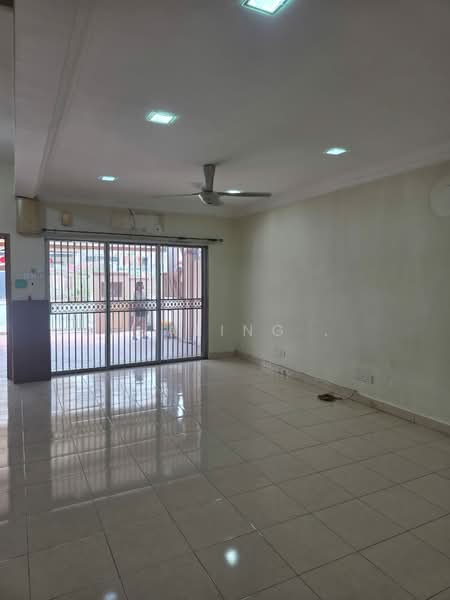 Rumah Teres 2.5-Tingkat untuk Dijual di Taman Bukit Serdang (Seri Kembangan) - Shaling . - Living Room - PropertyGuru.com.my