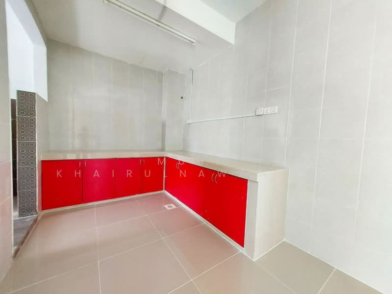 Cluster House for Sale in Bandar Saujana Putra (Tanjong Duabelas) - Muhd Khairulnawawi Kamaruddin - Kitchen - PropertyGuru.com.my