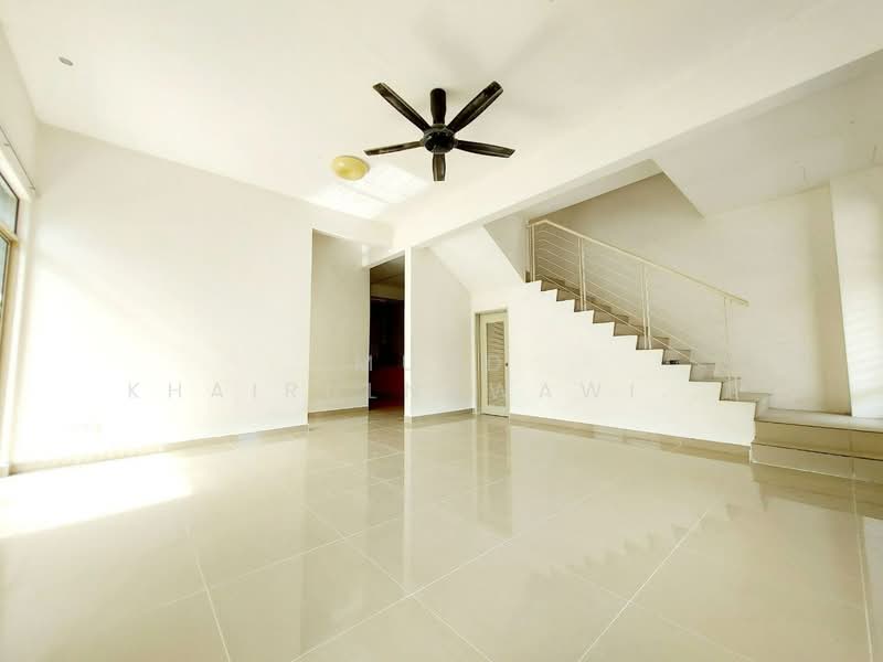 Cluster House for Sale in Bandar Saujana Putra (Tanjong Duabelas) - Muhd Khairulnawawi Kamaruddin - Living Room - PropertyGuru.com.my