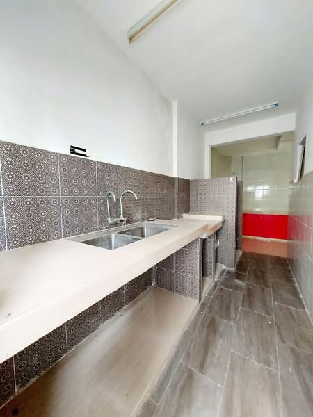 Cluster House for Sale in Bandar Saujana Putra (Tanjong Duabelas) - Muhd Khairulnawawi Kamaruddin - Kitchen - PropertyGuru.com.my