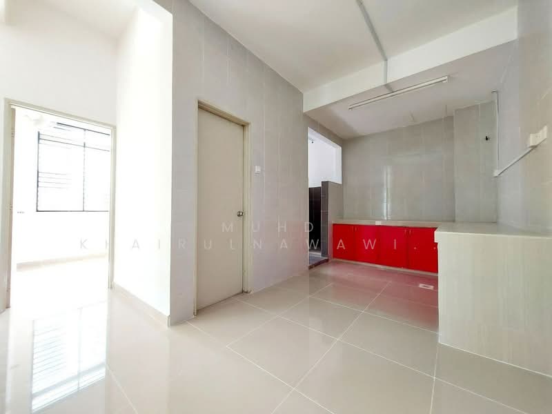 Cluster House for Sale in Bandar Saujana Putra (Tanjong Duabelas) - Muhd Khairulnawawi Kamaruddin - Kitchen - PropertyGuru.com.my