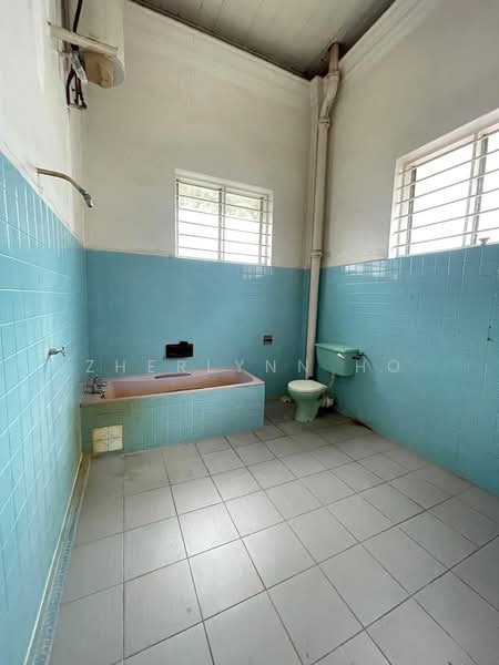 Bungalow for Rent in George Town (Penang) - Zherlynn Ho - Bathroom - PropertyGuru.com.my