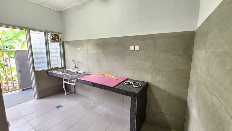 Rumah Teres 1 Tingkat untuk Dijual di Seksyen 2, Taman Kinrara (Puchong) - Steven Tan - Kitchen - PropertyGuru.com.my
