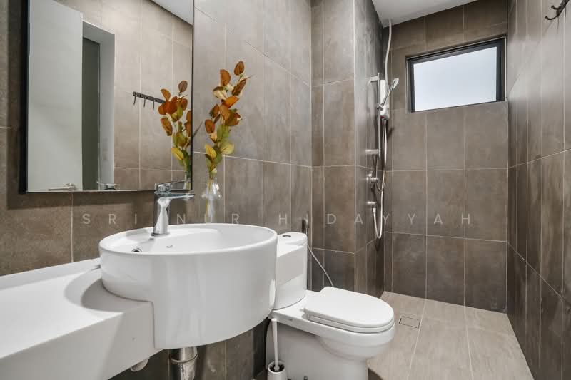 Servis Apartment untuk Disewa di Astoria Ampang - Sri Nur Hidayyah - Private Bathroom for Master Bedroom - PropertyGuru.com.my