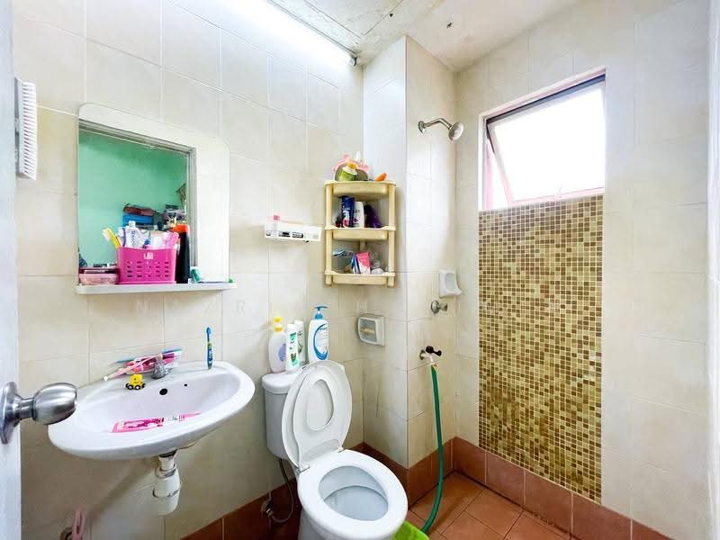 Apartment for Sale at Lumayan Apartment (Bdr Tasik Permaisuri) - Nazrin Hakimin - Bathroom - PropertyGuru.com.my
