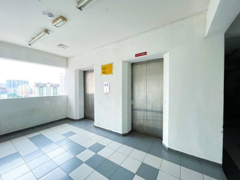 Apartment for Sale at Lumayan Apartment (Bdr Tasik Permaisuri) - Nazrin Hakimin - Corridor - PropertyGuru.com.my