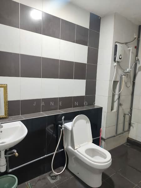 Apartment for Rent at Austin Regency (Pangsapuri Austin Perdana) - Jane Ngoi - Bathroom - PropertyGuru.com.my
