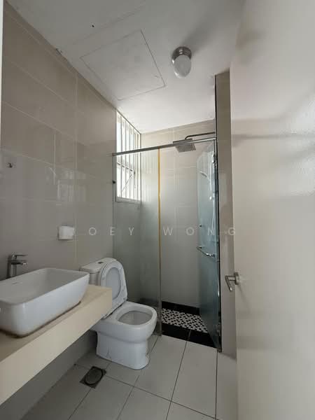 Servis Apartment untuk Dijual di Skypod Residence - Joey Wong - Bathroom - PropertyGuru.com.my