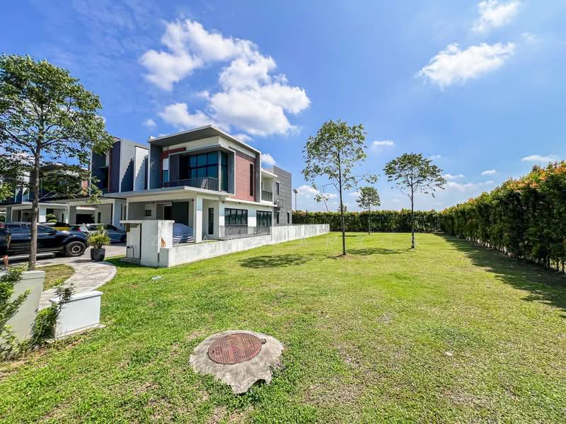 Semi-Detached House for Sale in Kota Kemuning (Shah Alam) - Izzat Zamros - PropertyGuru.com.my