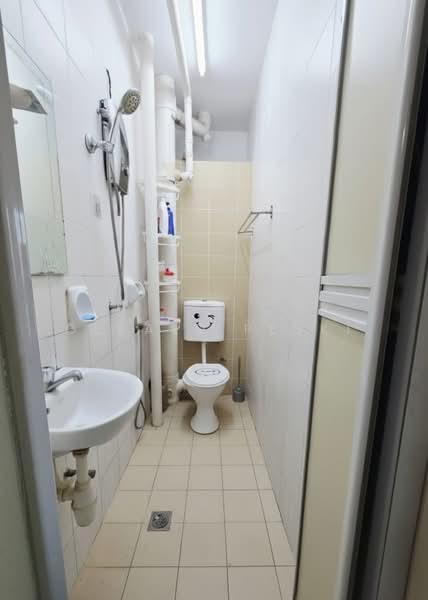 Pangsapuri untuk Dijual di BL Garden - Gerald Peski - Bathroom - PropertyGuru.com.my