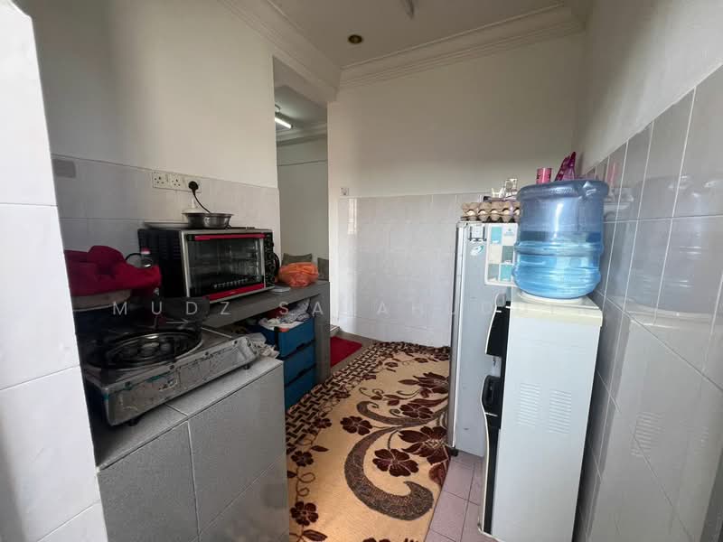 Rumah Flat untuk Dijual di Permai Court 2 - Mudz Salahuddin - Kitchen - PropertyGuru.com.my