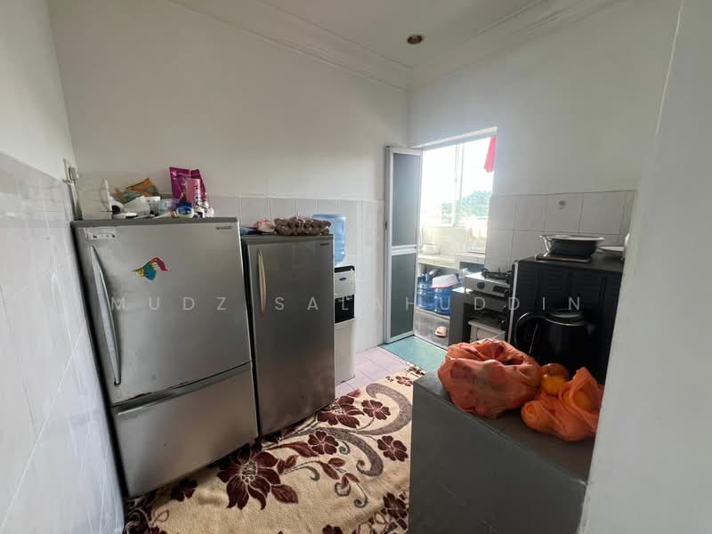 Rumah Flat untuk Dijual di Permai Court 2 - Mudz Salahuddin - Kitchen - PropertyGuru.com.my