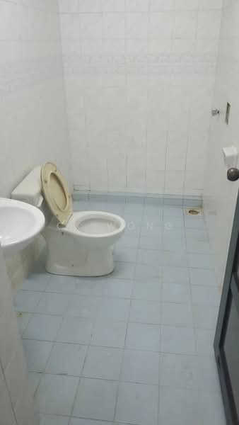 Service Residence for Sale at Plaza GM - CK Wong - Bathroom - PropertyGuru.com.my