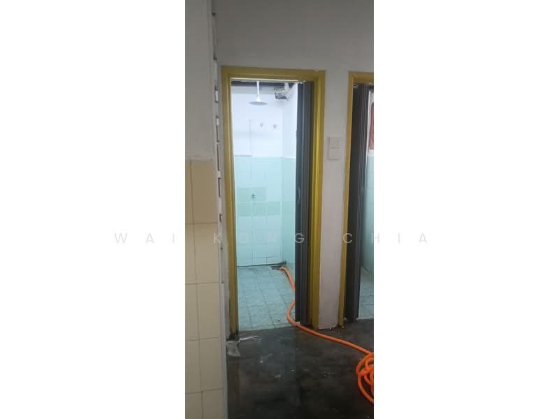 Pangsapuri untuk Disewa di Pangsapuri Mawar Jaya - Wai Kong Chia - Bathroom - PropertyGuru.com.my