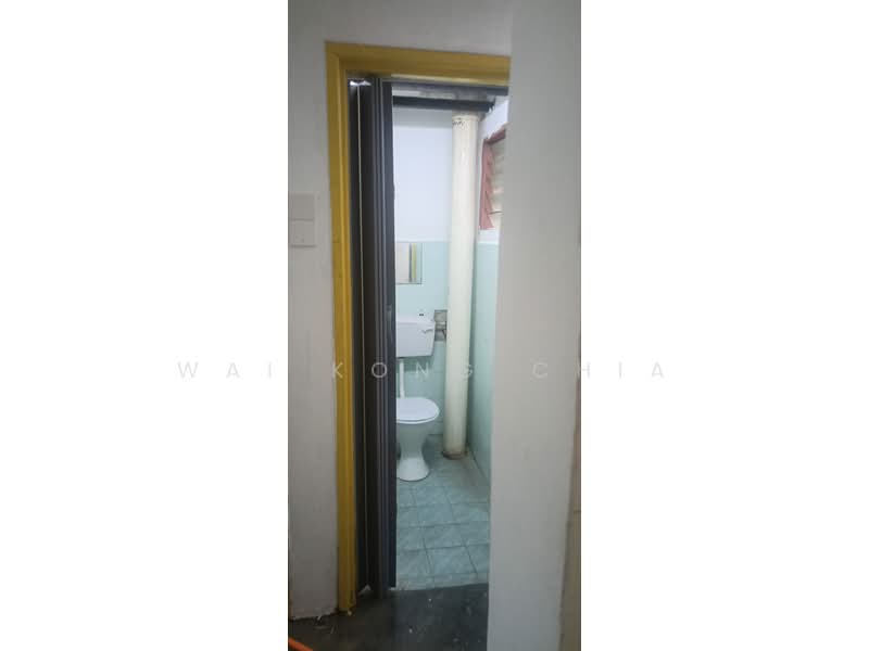 Pangsapuri untuk Disewa di Pangsapuri Mawar Jaya - Wai Kong Chia - Bathroom - PropertyGuru.com.my