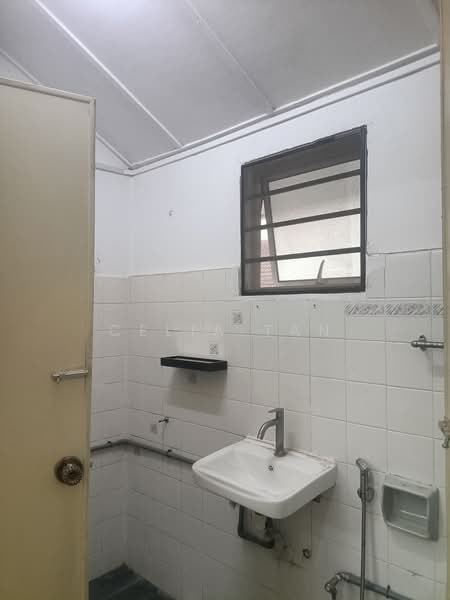 Rumah Teres 2 Tingkat untuk Disewa di Usj 5 (Subang Jaya) - Celia Tan - Bathroom - PropertyGuru.com.my