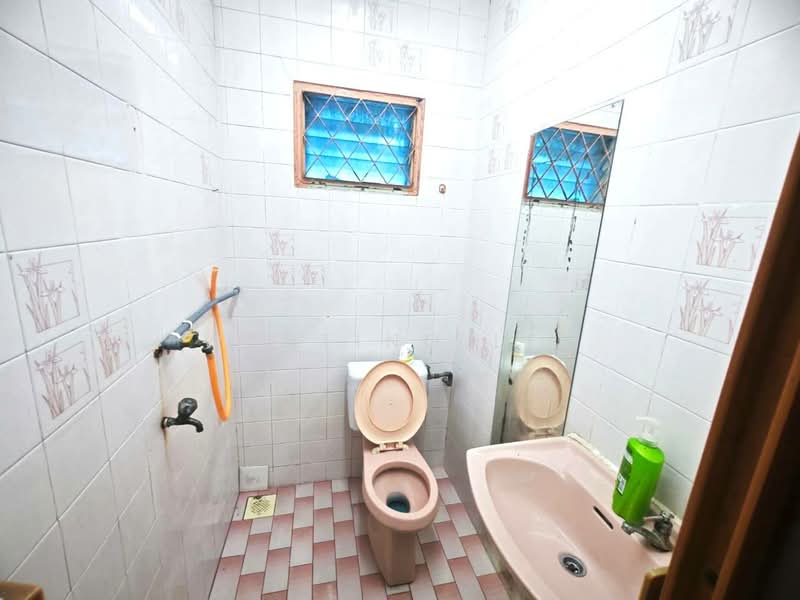 Rumah Teres 1 Tingkat untuk Dijual di Taman Ungku Tun Aminah (Skudai) - Wenting Lee - Bathroom - PropertyGuru.com.my