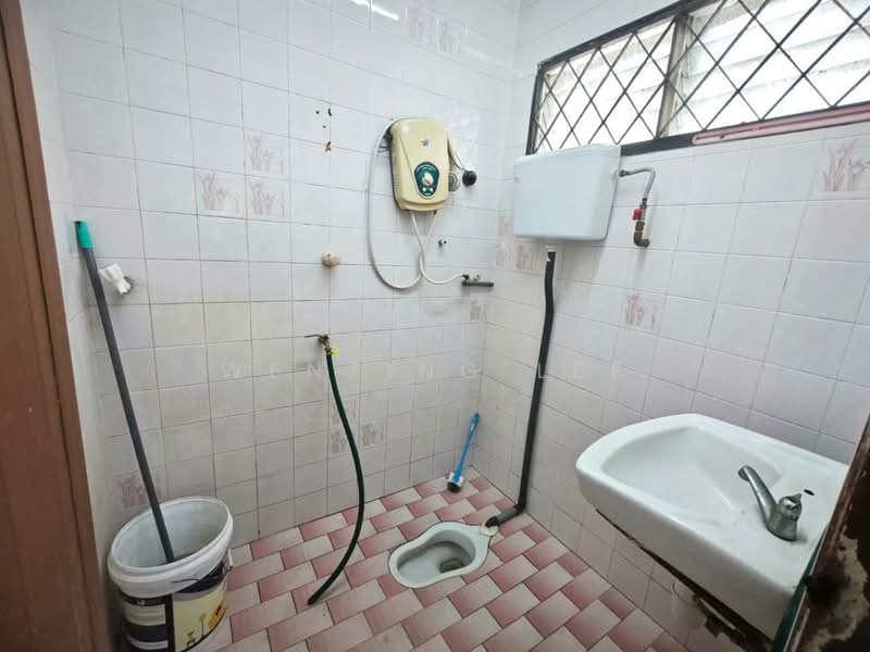 Rumah Teres 1 Tingkat untuk Dijual di Taman Ungku Tun Aminah (Skudai) - Wenting Lee - Bathroom - PropertyGuru.com.my