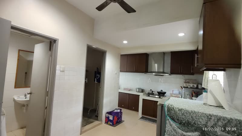 Rumah Teres 2 Tingkat untuk Dijual di Kota Kemuning (Shah Alam) - Chloe Tan - Kitchen - PropertyGuru.com.my