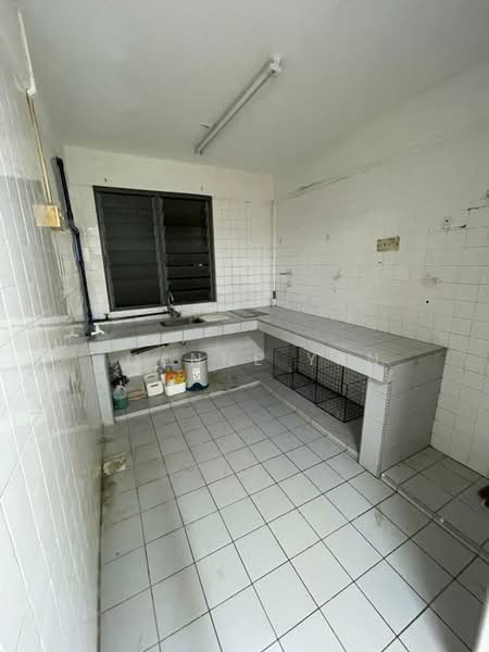 Rumah Flat untuk Disewa di Desa Petaling Flat - Joanne Yan - Kitchen - PropertyGuru.com.my