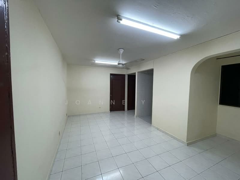 Rumah Flat untuk Disewa di Desa Petaling Flat - Joanne Yan - Living Room - PropertyGuru.com.my