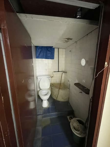 Rumah Flat untuk Disewa di Desa Petaling Flat - Joanne Yan - Bathroom - PropertyGuru.com.my