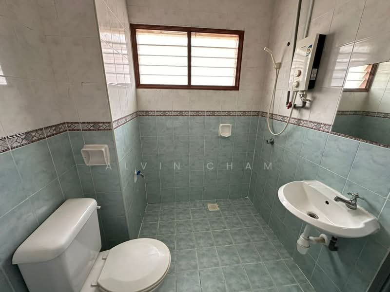Rumah Teres 2 Tingkat untuk Disewa di Bandar Baru Permas Jaya (Permas Jaya) - Alvin Cham - Bathroom - PropertyGuru.com.my