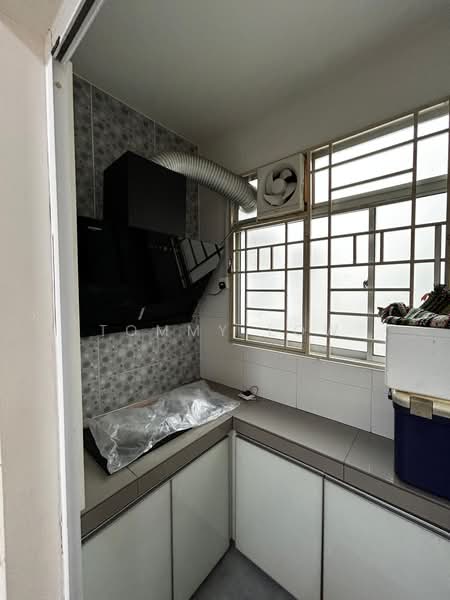 Pangsapuri untuk Disewa di Seri Baiduri - Tommy Low - Kitchen - PropertyGuru.com.my