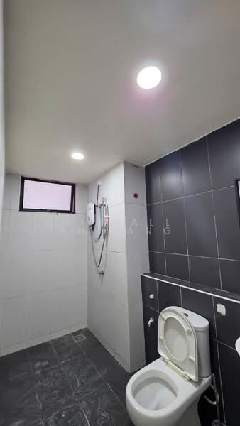 Service Residence for Sale at The Garden Residences - Michael Ah Kang - Bathroom - PropertyGuru.com.my